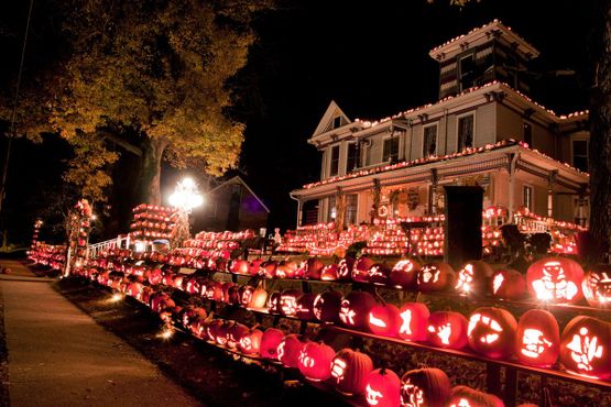 Тыквенный дом на Хэллоуин