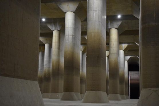 Гигантские колонны под землёй