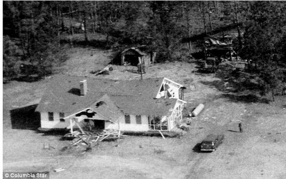 Дом Грегга после падения бомбы