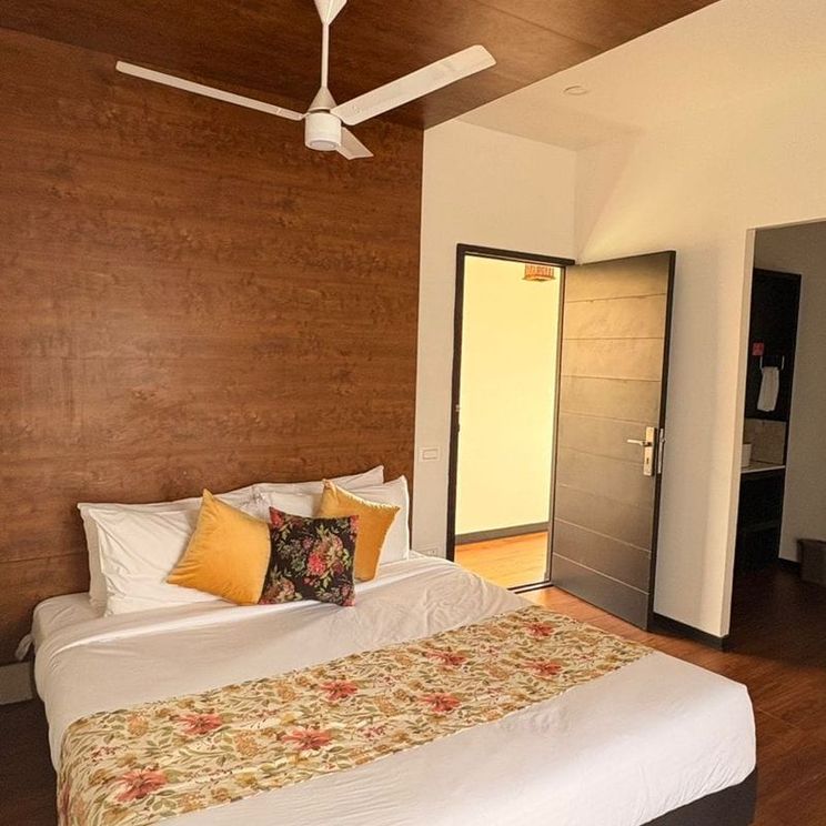 Отели 4*, Отели 5*, Виллы, Коттеджи, Хаусботы