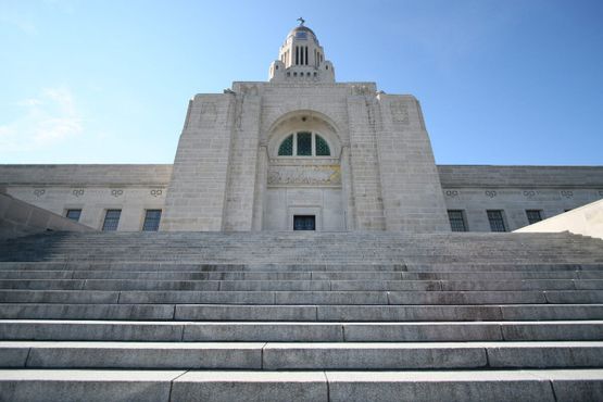 Капитолий штата Небраска, северная лестница