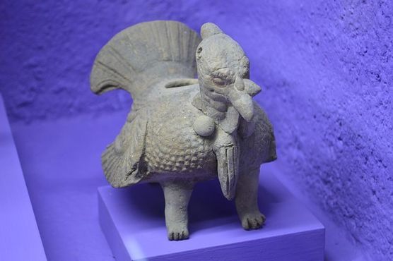 Древняя сапотекская статуэтка с изображением индейки
