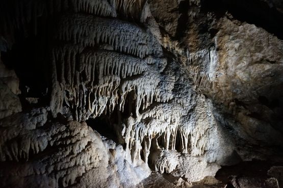 Сталактиты в пещерах Ремушамп