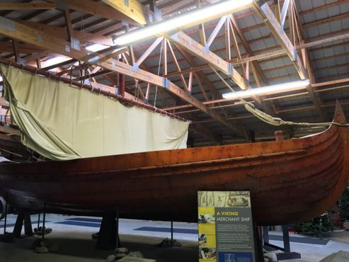 Воссозданный торговый корабль викингов почти в натуральную величину