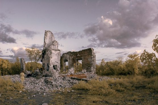 Руины замка Гуаника после землетрясения в январе 2020 года