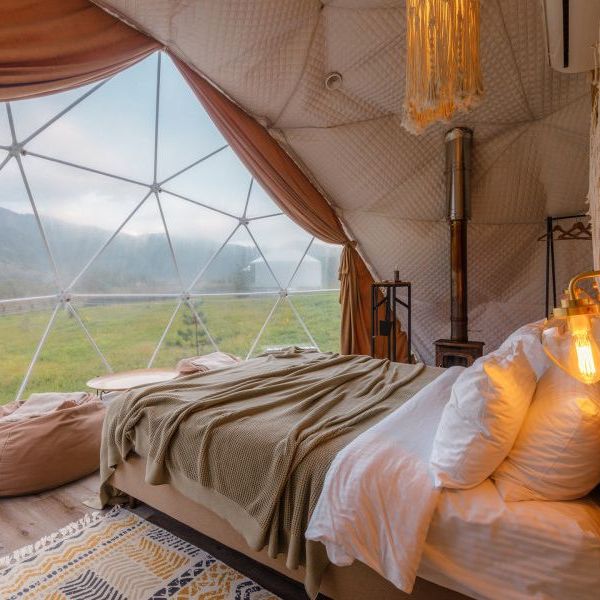 Отели 1-2*, Кемпинги, Гостевые домики, Отели 3*, Отели 4*, Бутик-отели, Апартаменты, Отели 5*, Дома на колесах, Бунгало, Виллы, Глэмпинги, Лоджи, Коттеджи, Шале, Юрты