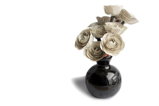 Бумажные розы, подаренные музею 