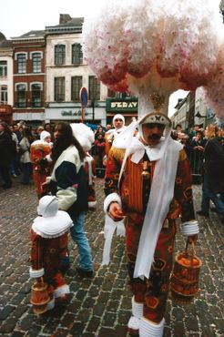 Жили с апельсинами