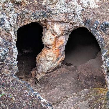 Талайотская погребальная пещера. Позже римляне использовали её для отжима винограда для вина