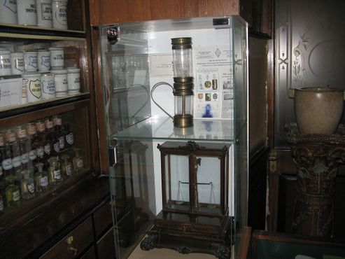 Одна из первых масляных ламп, которую изобрели в Украине. Она существенно улучшила качество медицинского лечения