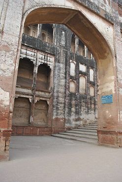 Лестница, построенная для прохода королевской четы верхом на слонах, форт Лахора