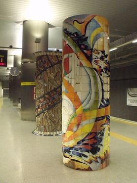 Керамическая плитка на станции метро в Манисесе