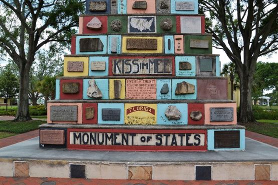 Монумент штатов