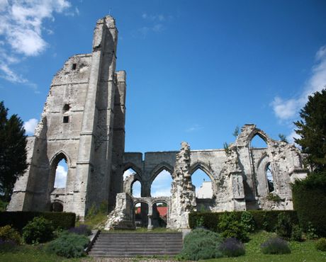 Руины церкви XVI века, разрушенной во время Первой мировой войны