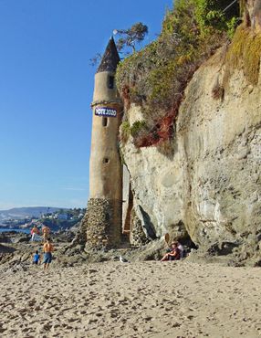 Пиратская башня на пляже Виктория