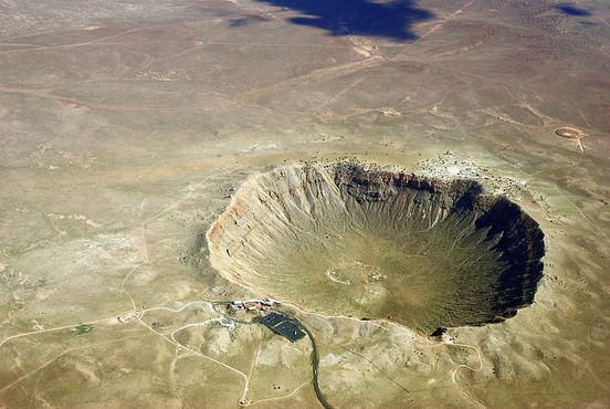 Вид на метеоритный кратер с воздуха