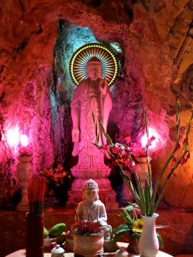 Небесный храм в пещере Ам Пху