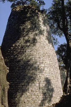 Коническая башня