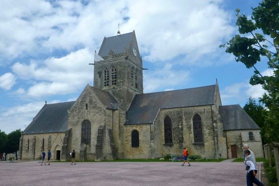 Церковь в Сент-Мер-Эглиз