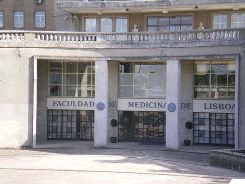 Медицинский факультет Лиссабонского университета, где выставлена голова Алвеша