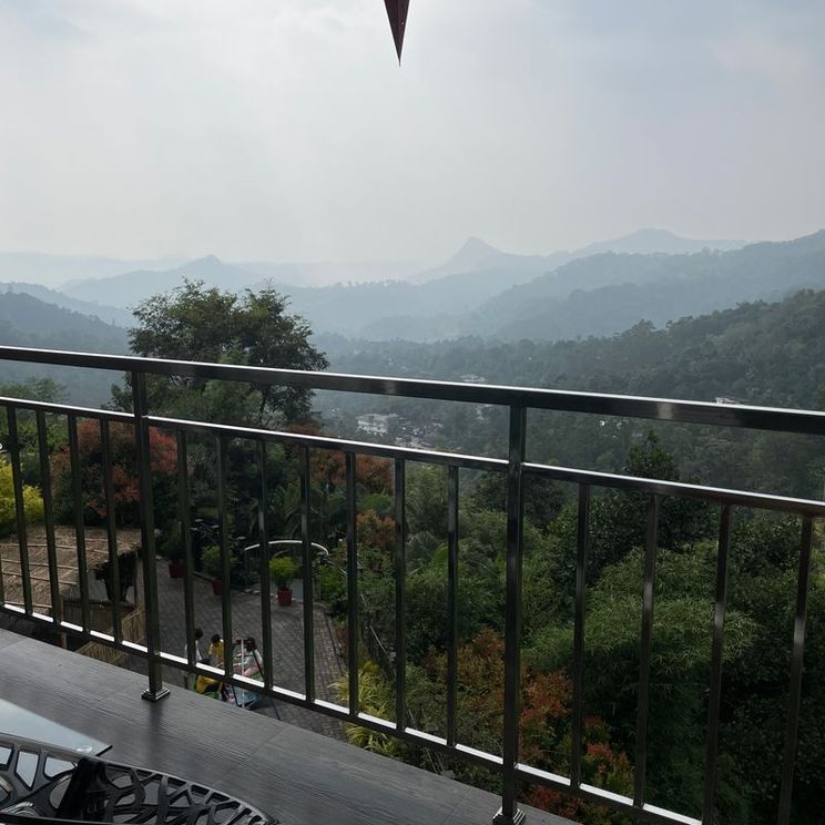 Отели 4*, Отели 5*, Виллы, Коттеджи, Хаусботы