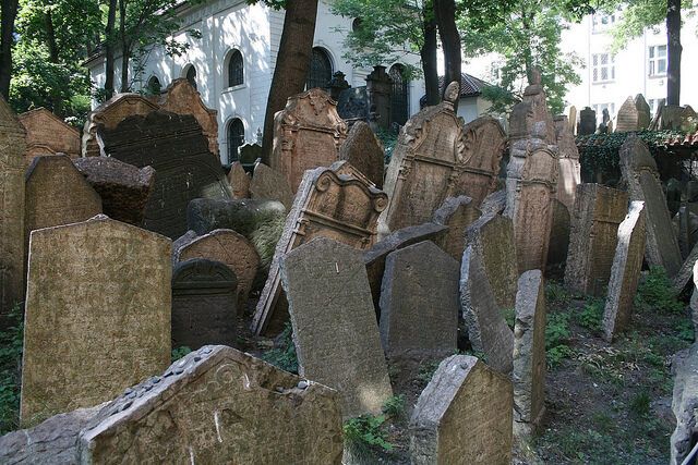 Красивые надгробия на кладбищах фото