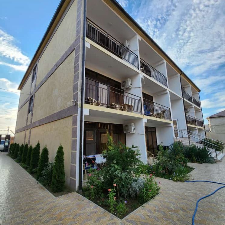 Отели 3*, Палатки