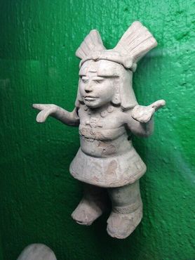 Скульптура представителя знати майя