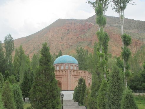 Мавзолей Рудаки в таджикистанском Панджруде, Согдийский вилоят. 27 июня 2016 года