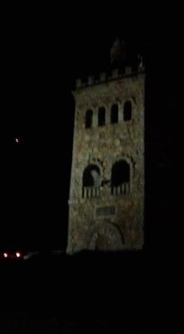Башня Хай-Рок ночью