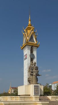 Монумент Дружбы народов Камбоджи и Вьетнама