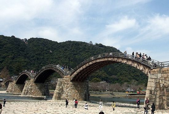 Мост Кинтай (Wikimedia Commons)