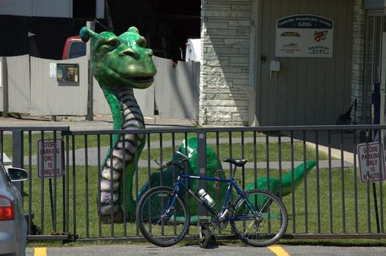 Образы Шампа можно встретить по всему городу
