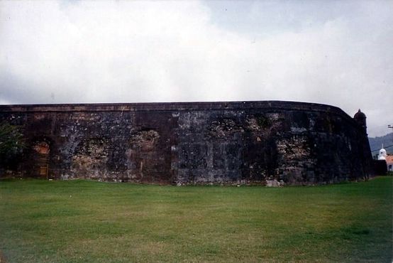 Внешняя стена крепости