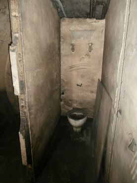 Остатки туалета в бункере