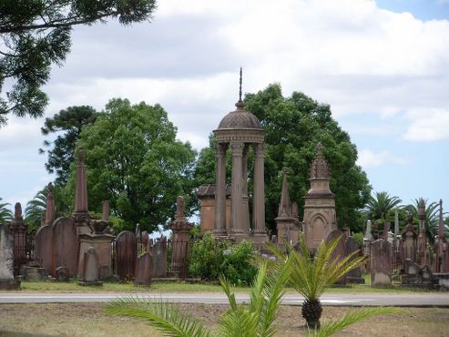 Викторианские памятники в местной флоре