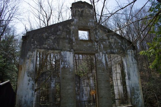 Руины дома Томаса «Карбида» Уилсона