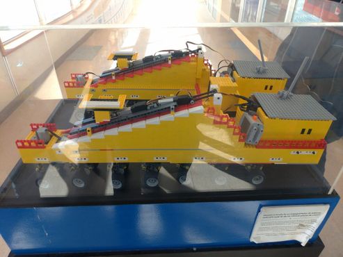 «Атакамская большая решётка миллиметрового диапазона» из LEGO