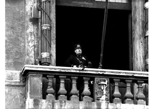 Муссолини объявляет войну Англии и Франции в 1940 году