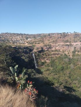 Вид на водопад со смотровой площадки