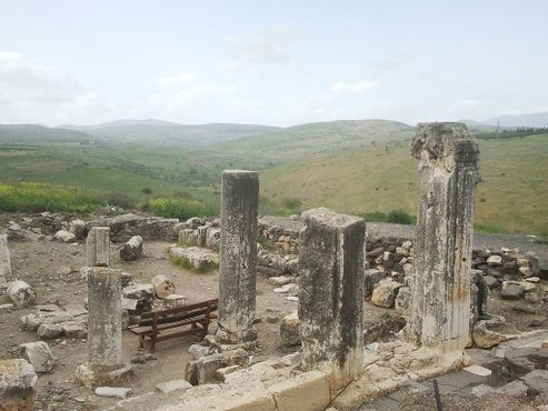 Древняя синагога на горе Арбель
