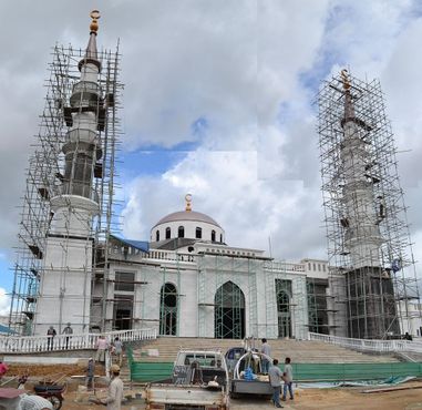 Строительство мечети Аль-Серкаль в 2013 году