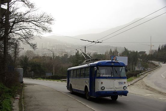 Крымский троллейбус по пути к морю