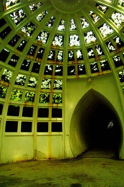 Подземный бальный зал в городе Витли