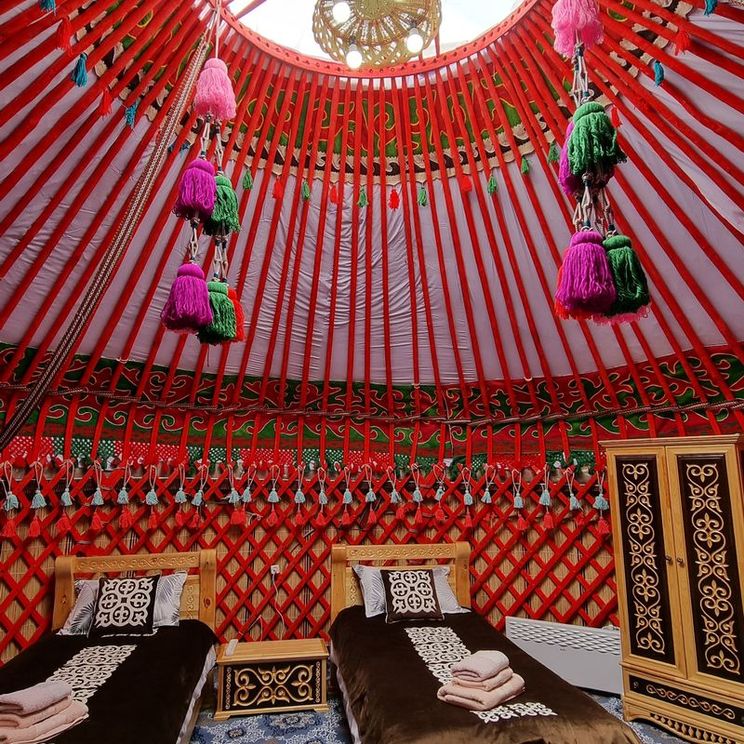 Отели 3*, Юрты, Палатки