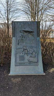 Памятник «Война миров»