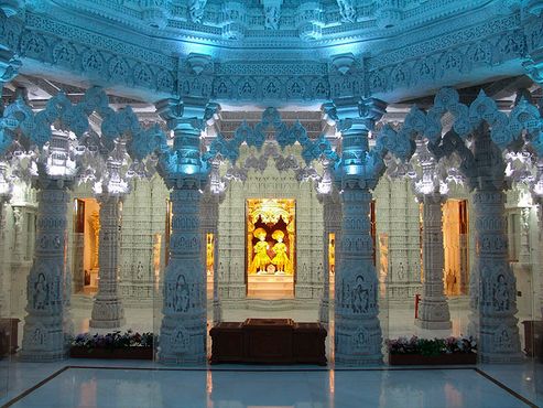 Интерьер дворца Шри Сваминараян Мандир