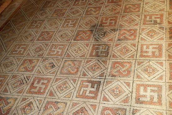 Свастика, используемая в древних римских мозаиках Ла Ольмеда, Испания