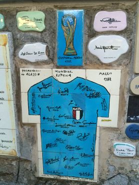 Подписи игроков сборной Италии по футболу, чемпионов мира 1982 года