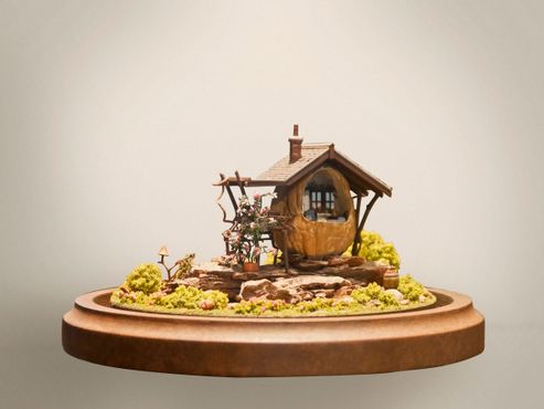 Домик из ореховой скорлупы